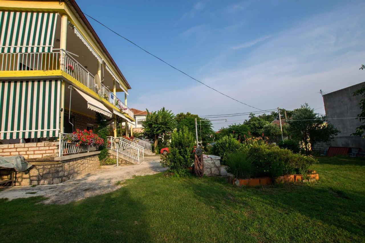 Apartment In Starigrad-paklenica 6860